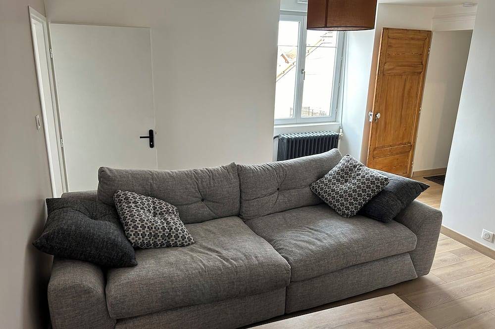 Ganze Wohnung, Appartement Avec Tous Commerces à 2 mn à Pieds in Rougement, Doubs