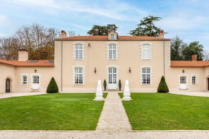 Villa pour 10 personnes, avec piscine ainsi que terrasse et jacuzzi