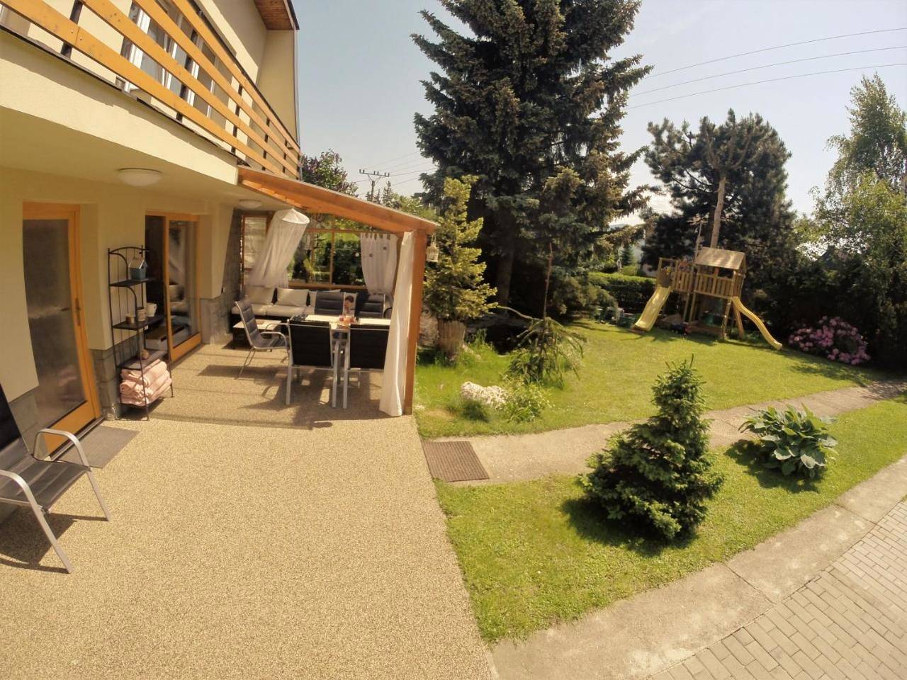 Geheel appartement, Rebel House in Frýdlant nad Ostravicí, Moravië-Silezië