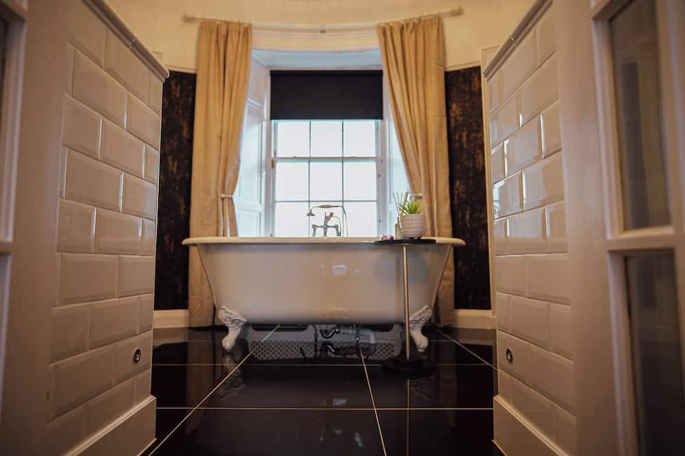 Bankhouse Troon, Scotland | Luxury Sea View Retreat with Hot Tub & Sauna in Troon, Firth Of Clyde