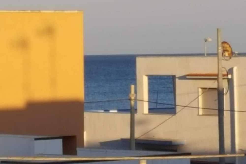 Appartement entier, Penthouse at 70 mt from the sea  in Torre Pali, Salve