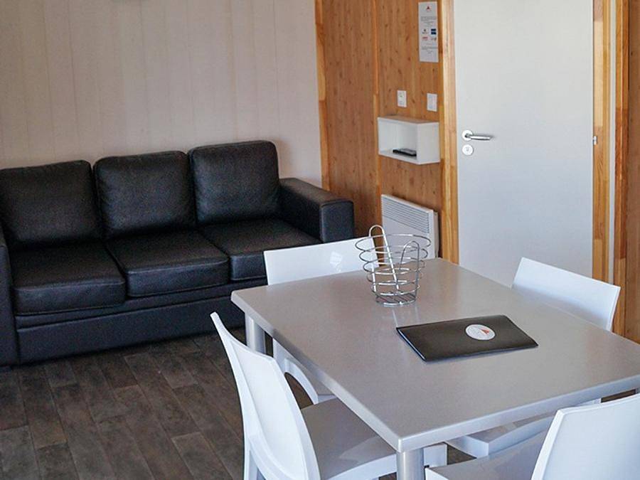 Camping La Pointe du Médoc - Chalet 4 personen - Chalet | Classic | 2 Schlafz. | 4 Pers. | Erhöhte Terrasse in Le Verdon-sur-Mer, Lesparre-Médoc und Umgebung