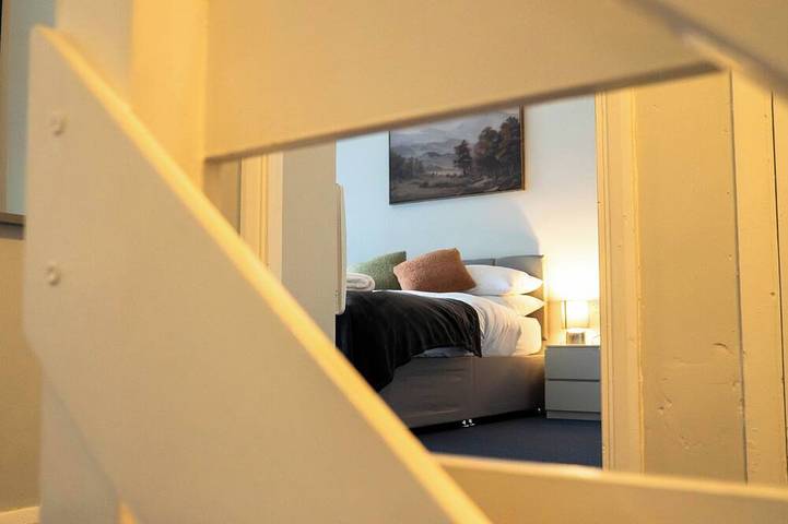 Langcliffe near warwick hospital, free parking, fast wifi, sleeps 5 in Warwick, Warwickshire