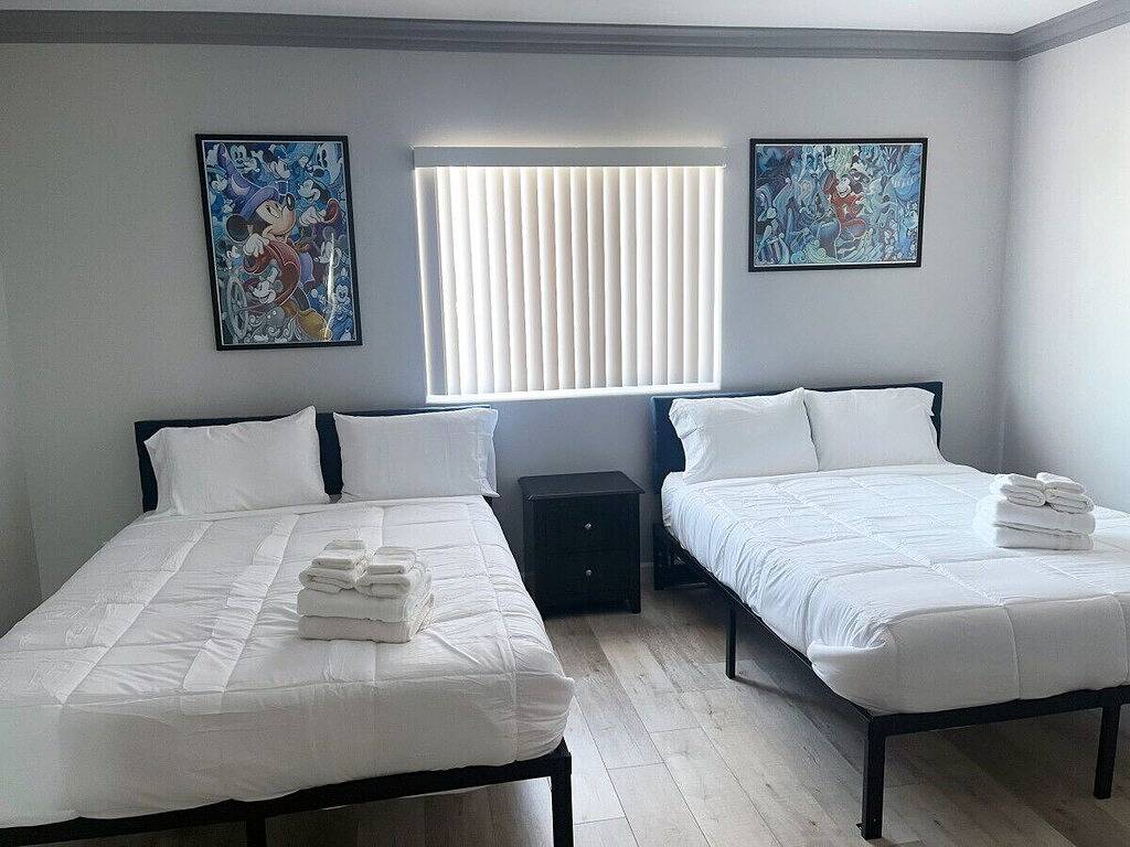 New 2022 5-Bedrooms w/9 Queen Beds Near Disneyland in Westminster, Orange County