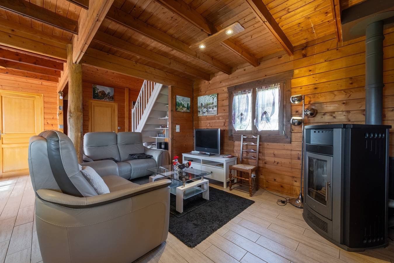 Chalet 'Chez Monique' met bergzicht, privéterras en wifi in Le Val-d'Ajol, Parc naturel régional des Ballons des Vosges