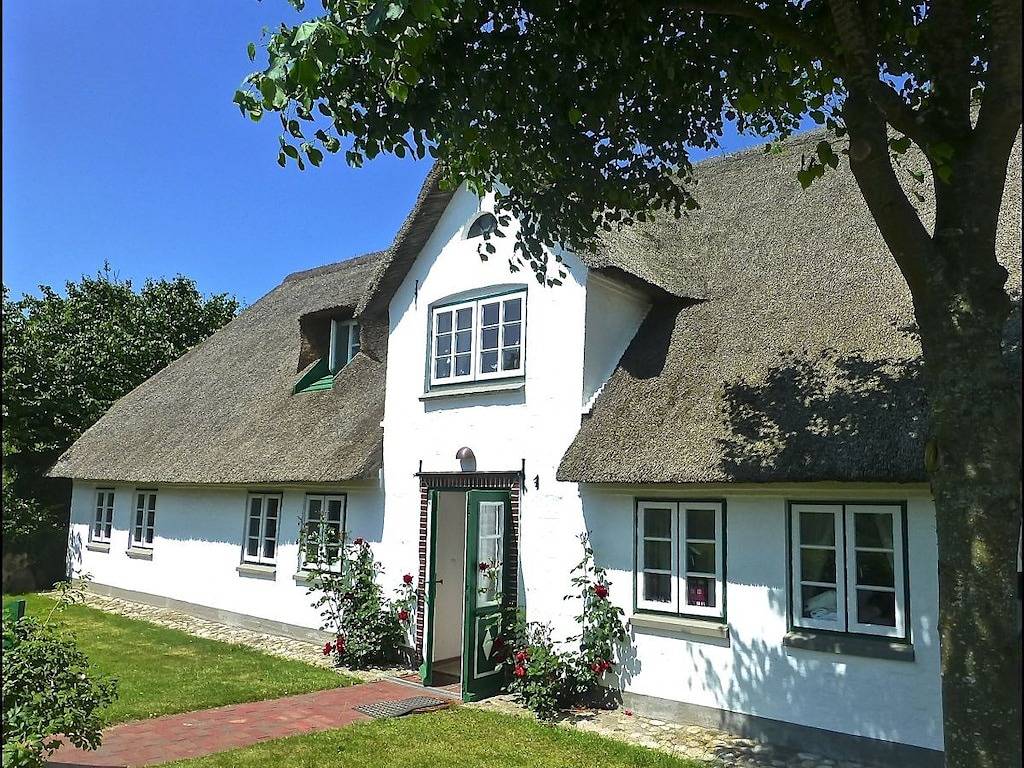 Ferienwohnung in Nebel mit Schwimmbecken in Nebel, Amrum