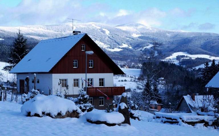 Dom gościnny dla 4 osób, z basen i widok oraz ogród w Paseky nad Jizerou