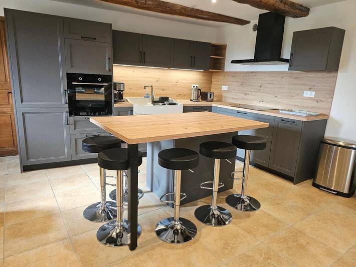 Location de vacances pour 10 personnes, avec terrasse et vue à Coubisou - 4