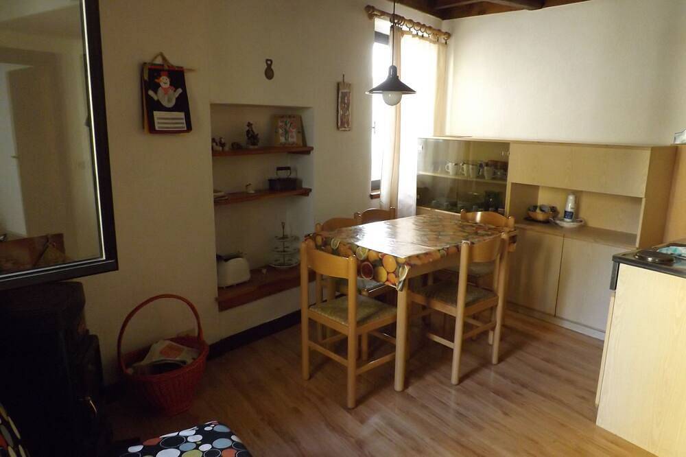 Appartamento intero, Comodo Bilocale. Centro Temu ; (Ponte di Legno) piste a 200m in Temù (Borgo), Temù