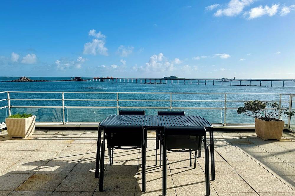 Appartement entier, Appartement centre-ville avec vue panoramique sur mer in Roscoff, Ceinture Dorée