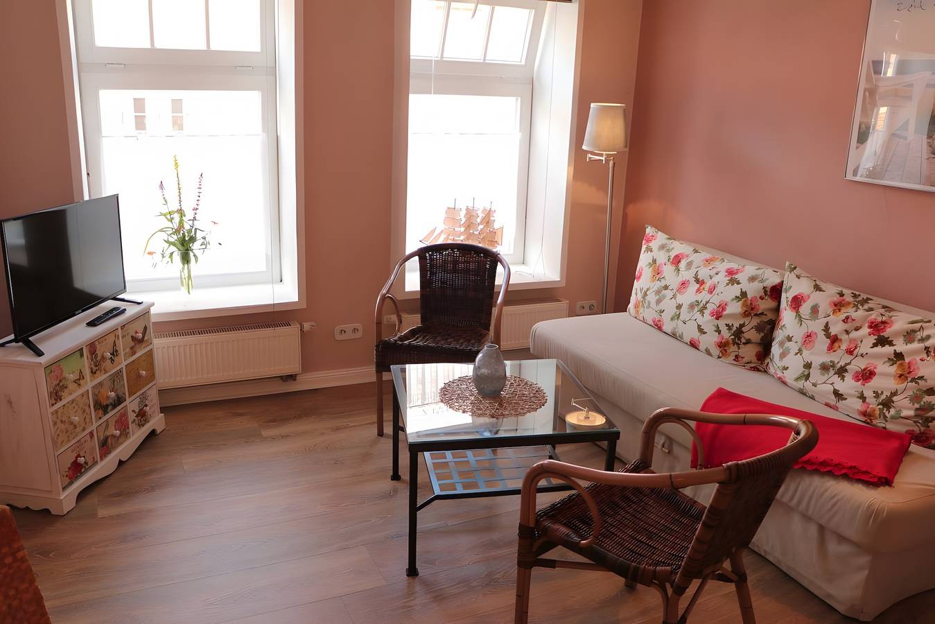 Ganze Wohnung, Apartment 'Fewo Möwe' mit gemeinsamer Terrasse, Garten und Wlan in Röbel, Müritz