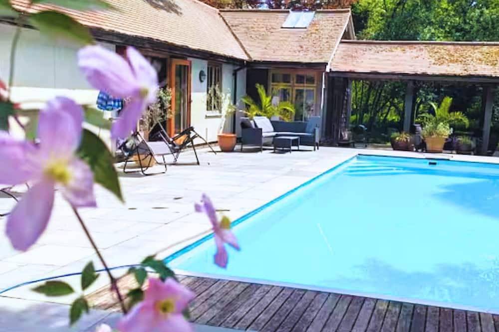 * Listado nuevo * Hermosa cabaña, se admiten perros, piscina compartida y cancha de tenis in Sussex Occidental
