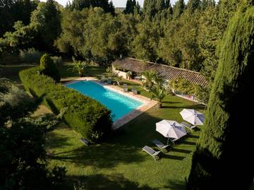 Villa pour 15 personnes, avec terrasse et piscine dans les Bouches-du-Rhône