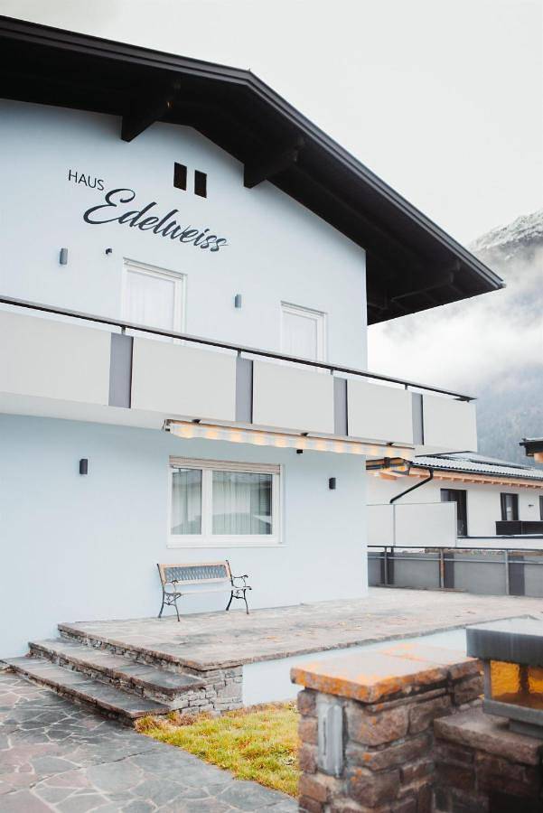 Ferienwohnung für 5 Personen, mit Balkon und Terrasse in Tarrenz