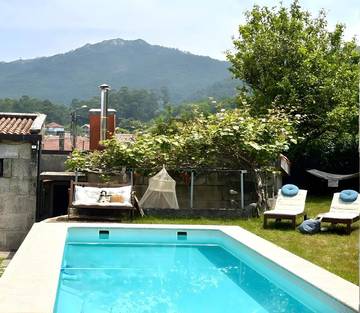 Chalet para 10 personas, con piscina además de jardín y vistas en Comarca de Vigo
