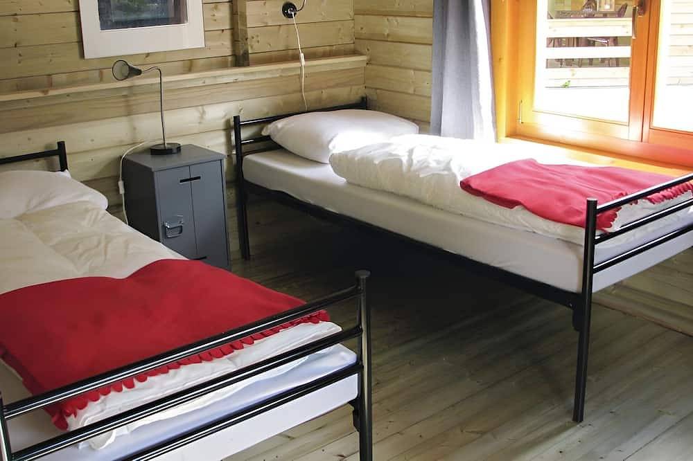 Chalet Copperwing on small-scale nature campsite 't Ol Gat. in Zoutkamp, Lauwersmeer
