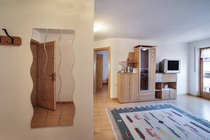 Entire apartment, Cosy Strickerhof Apartment 2 with Mountain View & Balcony in Sant'Orsola, San Leonardo in Passiria
