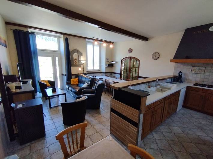Gîte pour 8 personnes, avec terrasse et jardin, animaux acceptés à Albepierre-Bredons - 2
