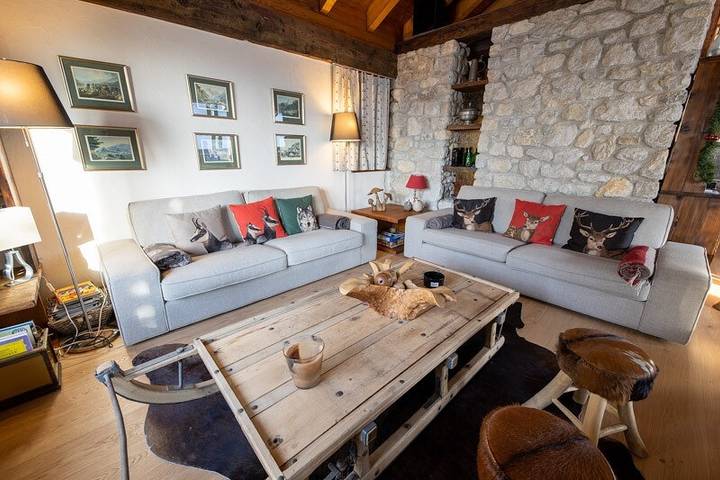 Dailles n° 7, riesiges Chalet in Südlage in Chalais (Schweiz), Walliser Alpen