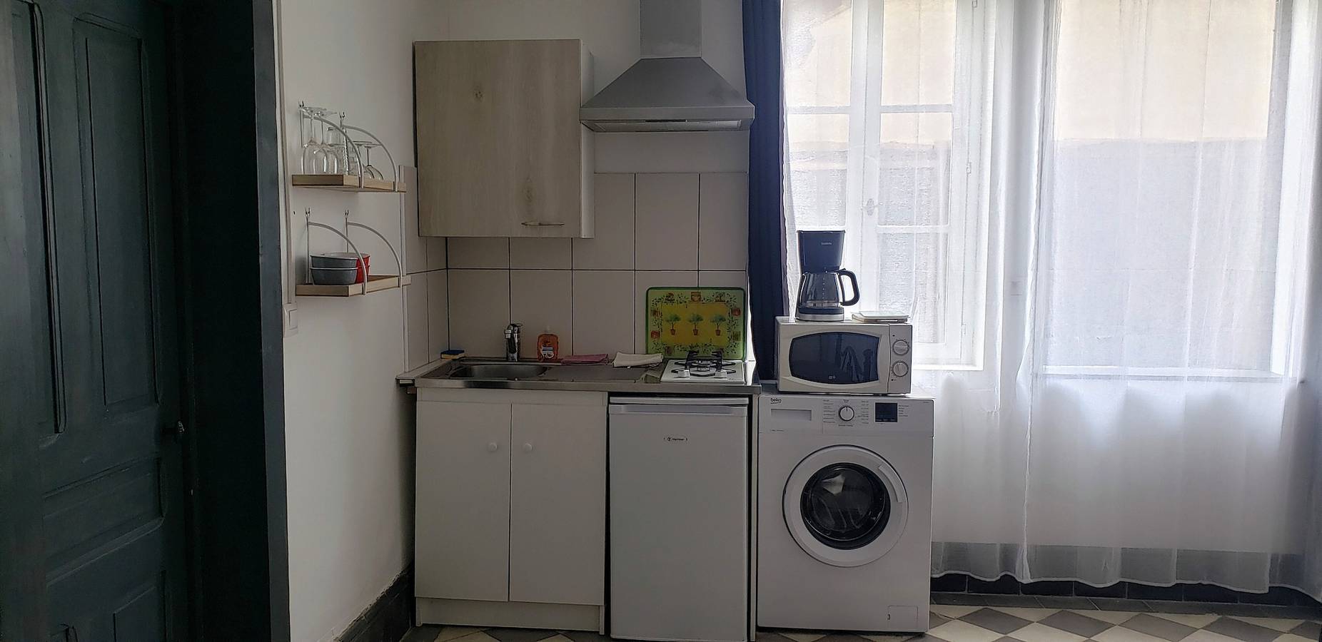 Ganzes Studio, Studio-Apartment „Le Saule“ mit Gemeinschaftsgarten in Foissiat, Bourg-en-Bresse und Umgebung