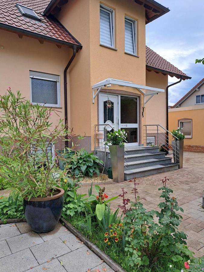 Ferienwohnung für 8 Personen, mit Terrasse