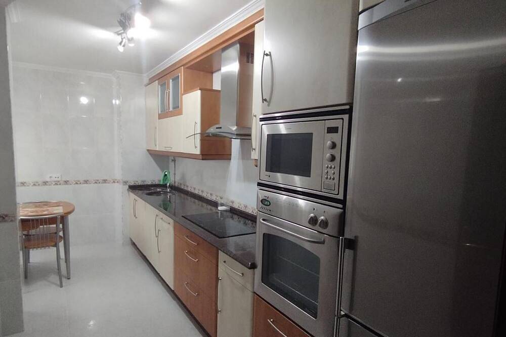 Entire apartment, Apartment 'Son' with Sea View, Balcony and Wi-Fi in Cee, Costa da Morte