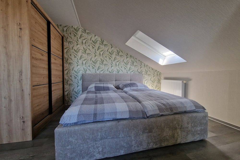 Ganze Wohnung, Gemütliches Appartment, Oase mit großer Küche, Bad, E-Kamin + frei Parken (Nr.4) in Euskirchen, Rheinland