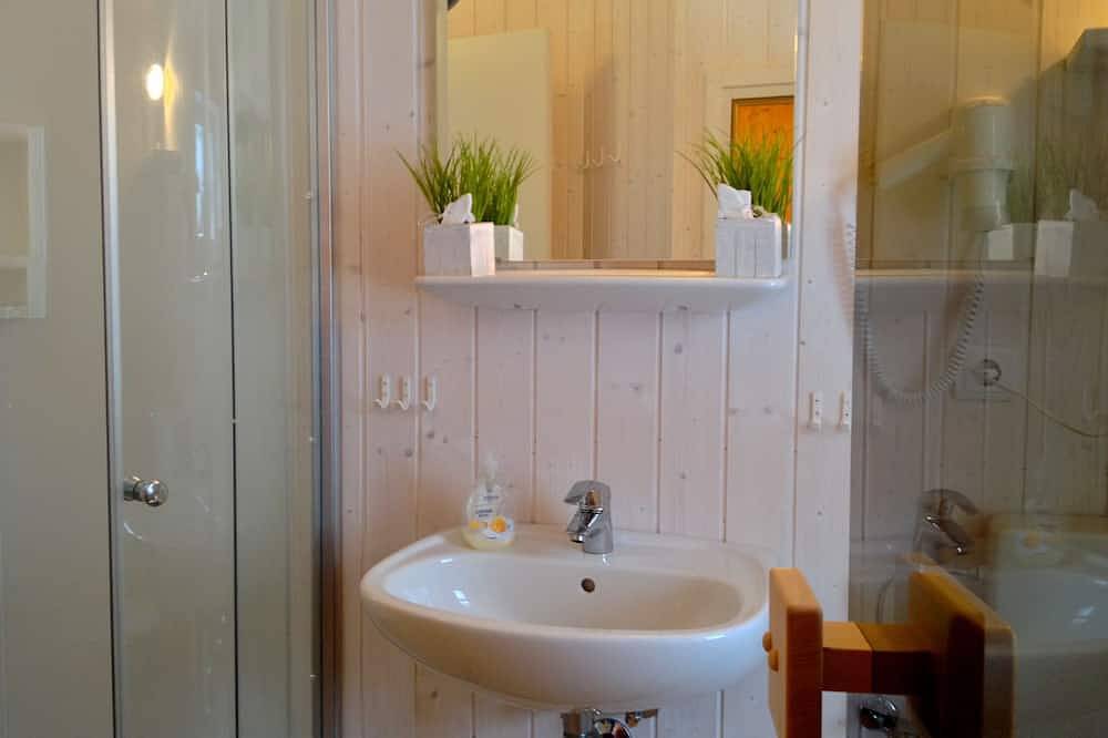 Gemütliches Ferienhaus am Hang mit Schleiblick | Wlan | Kaminofen | Sauna in Kosel, Rendsburg-Eckernförde