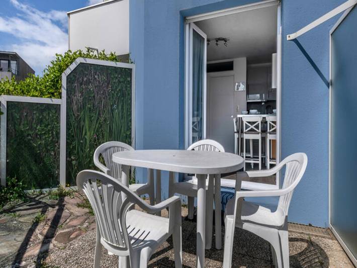 Gîte pour 3 personnes, avec terrasse, adapté aux familles dans Plage Saint Marc - 2