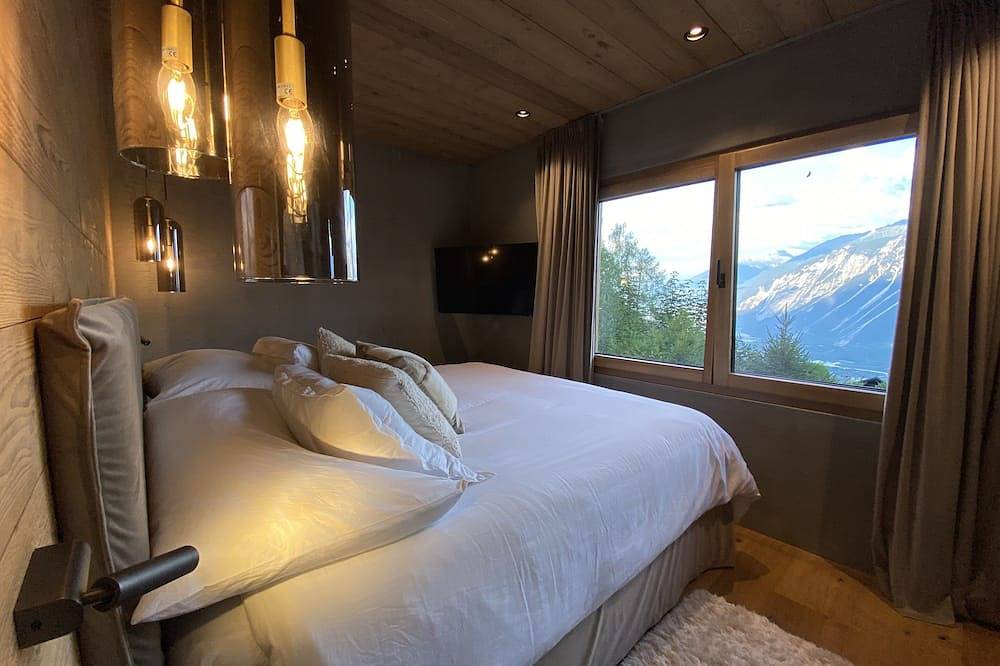 Chalet 7 / Luxury Chalet with cinema room. in Mollens, Sion - Sierre & Umgebung