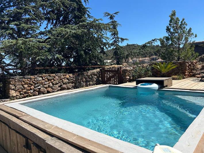 Location de vacances pour 8 personnes, avec piscine ainsi que vue et terrasse à Treilles - 2