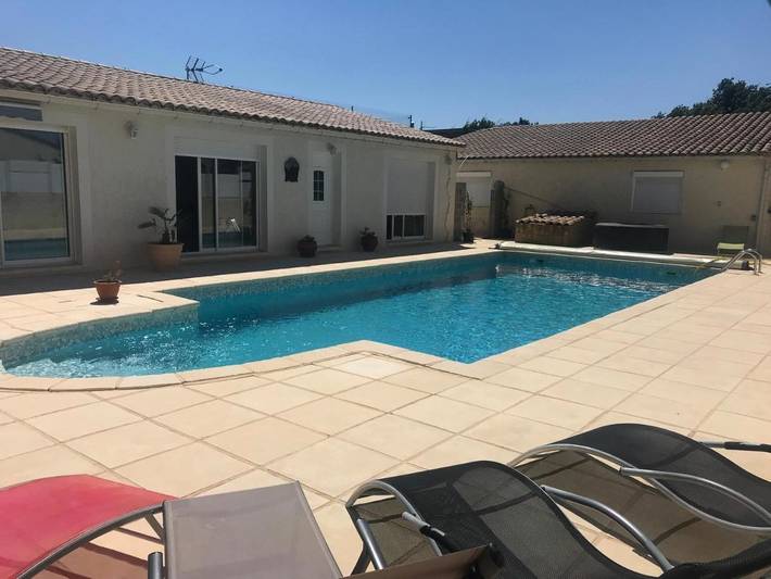 Appartement de vacances pour 4 personnes, avec jardin ainsi que vue et piscine