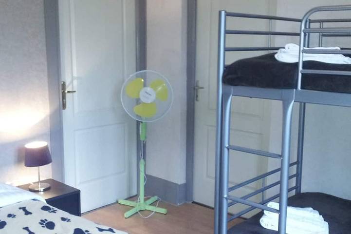 Ganze Wohnung, „Vivaldi“ Wohnung 4 Personen im Morvan in Saint-Honoré-les-Bains, Naturpark Morvan