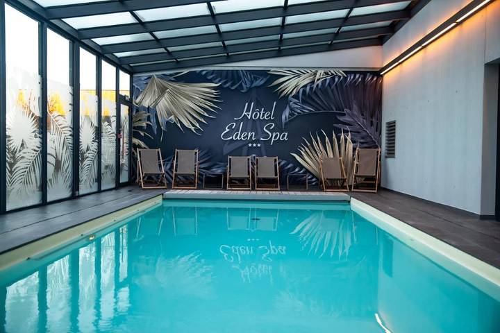 Hôtel pour 3 personnes, avec Balcon et Terrasse ainsi que Jardin et Piscine