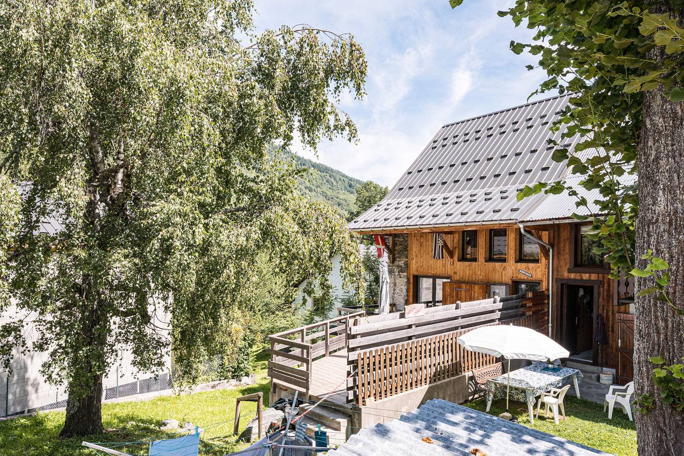 Apartamento entero, Apartamento 'Breizh Chalet - 6 Personnes' con vistas a la montaña, jardín privado y Wi-Fi in Saint-Colomban-des-Villards, Región de Saint-Jean-de-Maurienne