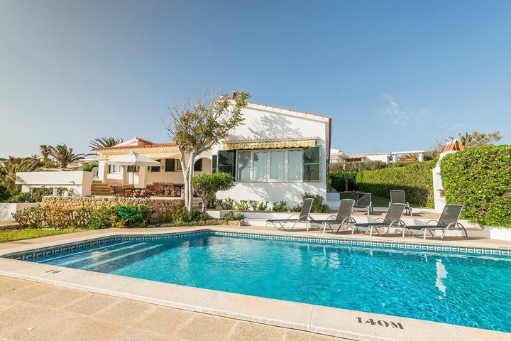 Location de vacances pour 8 personnes, avec jardin à Sant Lluís