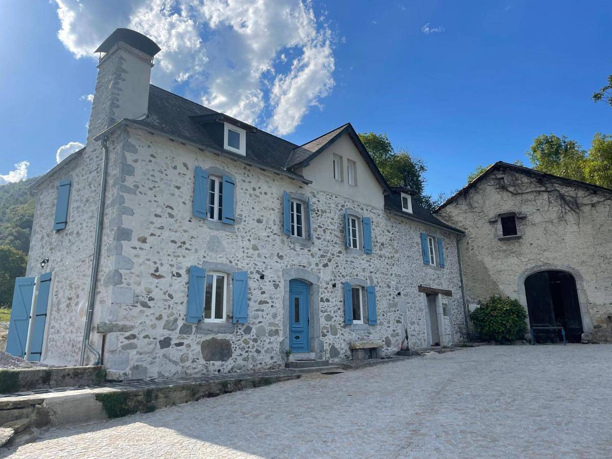 Le Val Éveillé 4 étoiles - maison de maître de 1773 in Arudy, Béarn