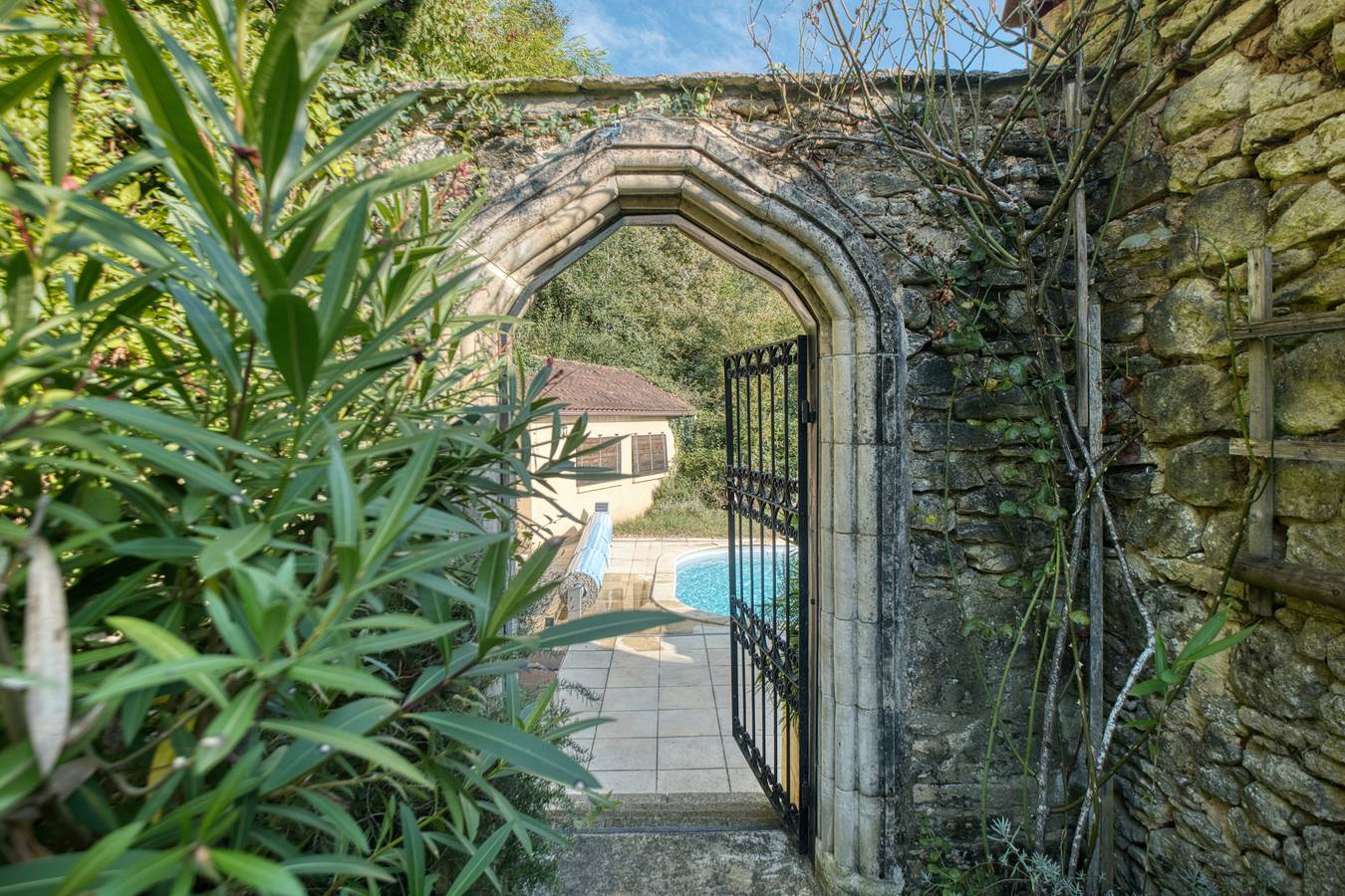 Holiday Home 'Cottage Périgourdin' with Private Pool, Private Terrace and Wi-Fi in Saint-André-d'Allas, Périgord Noir