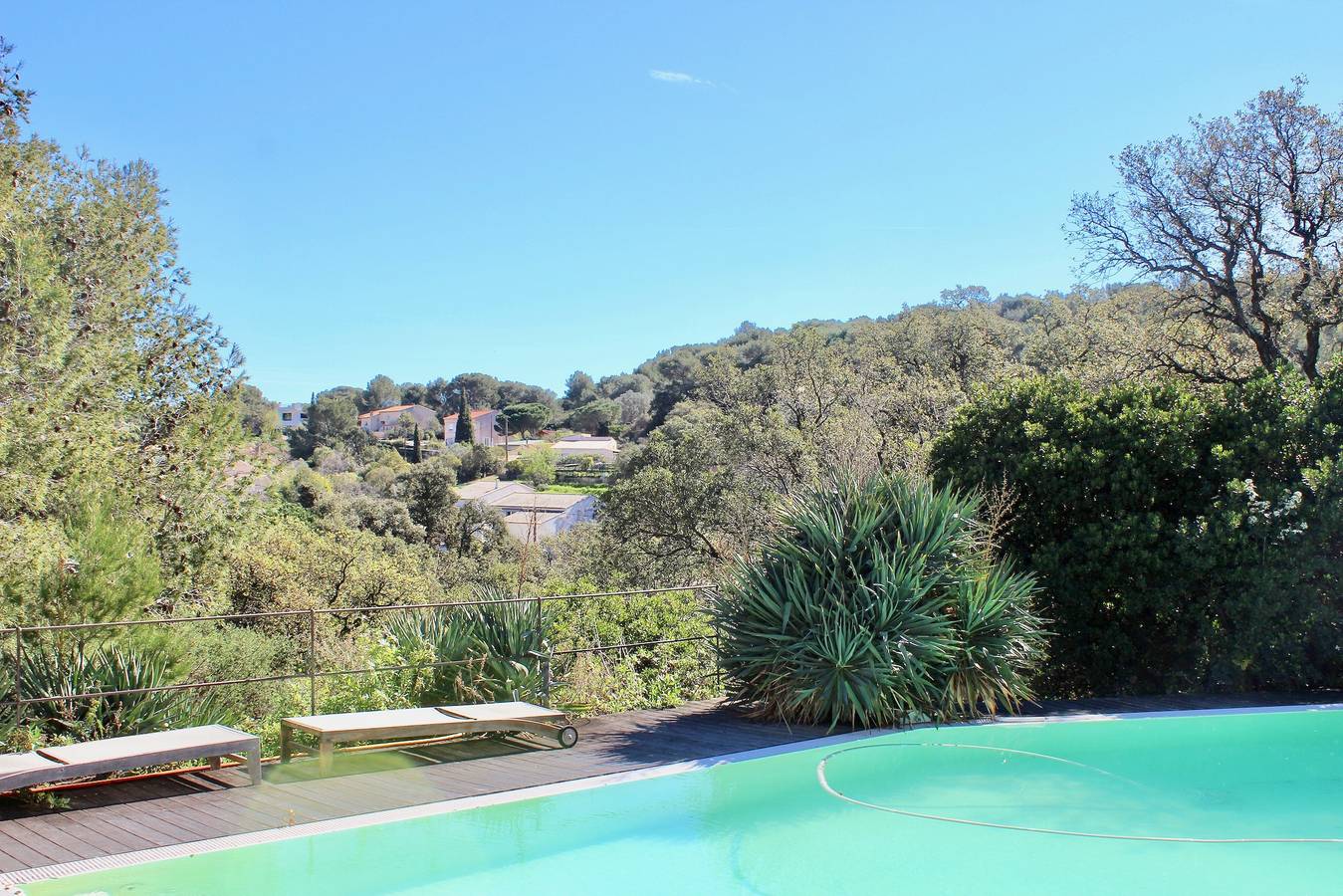 Villa 'Loft 45m2 Piscine' mit Bergblick, Wi-Fi und Klimaanlage in Carqueiranne, Mittelmeerküste (Frankreich)