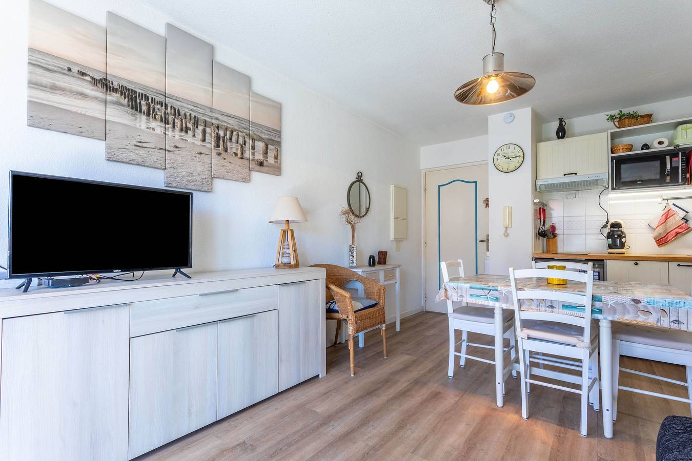 Ganze Wohnung, Apartment „400 m vom Strand entfernt“ mit Balkon in Fréjus Plage, Frejus