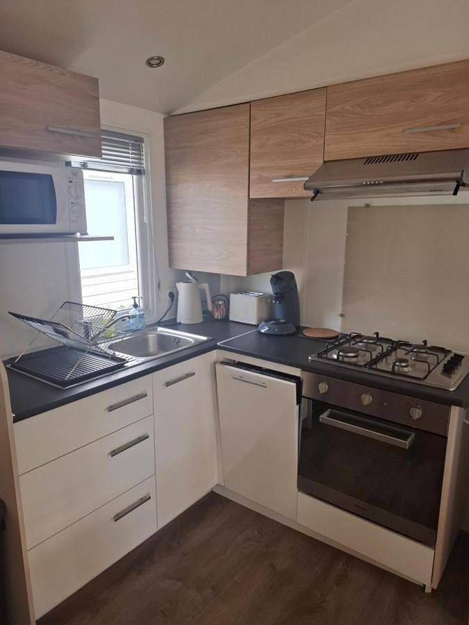 Camping pour 4 personnes, avec terrasse ainsi que sauna et piscine à Valras-Plage - 4