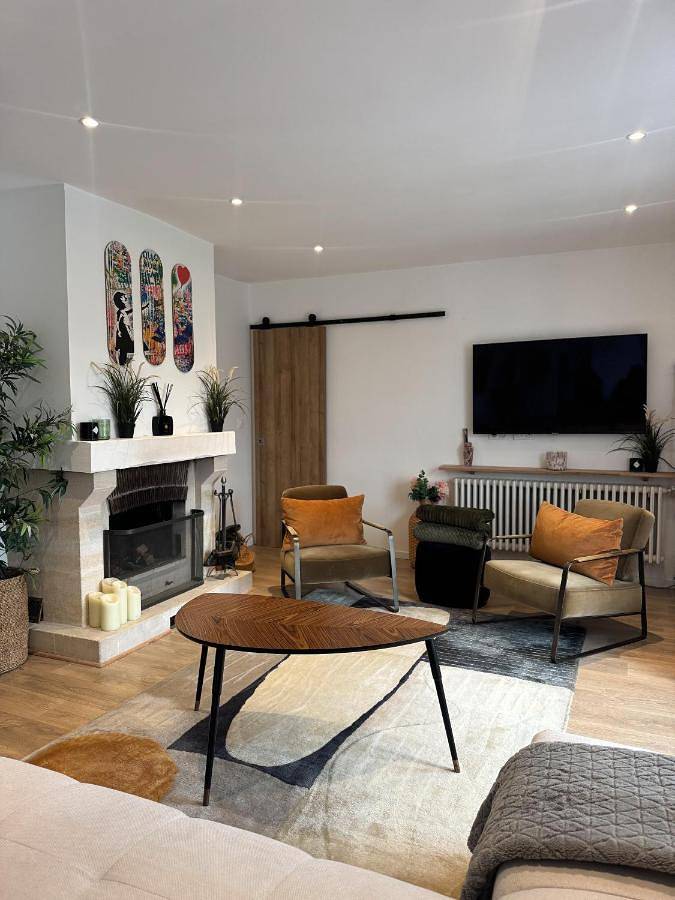 Location de vacances pour 6 personnes, avec jardin et piscine à Saint-Étienne-la-Thillaye