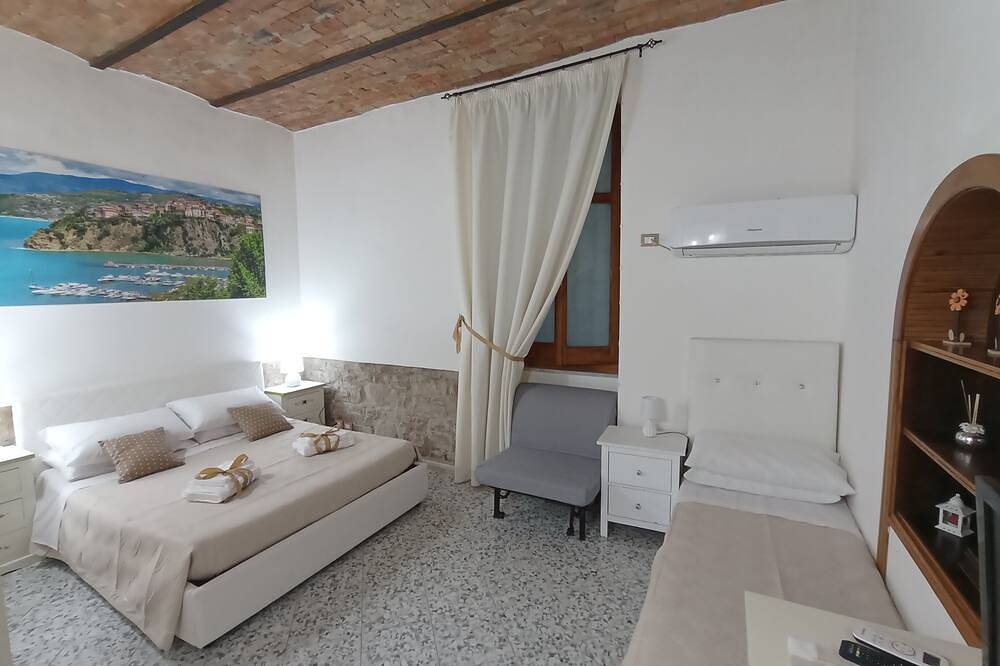 Entire apartment, Le Antiche Volte, suites with fully equipped kitchen in the heart of Agropoli in Agropoli, Cilento