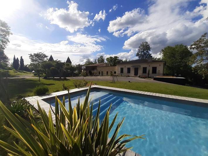 Location de vacances pour 7 personnes, avec vue sur le lac ainsi que jardin et piscine, adapté aux familles à Sadirac