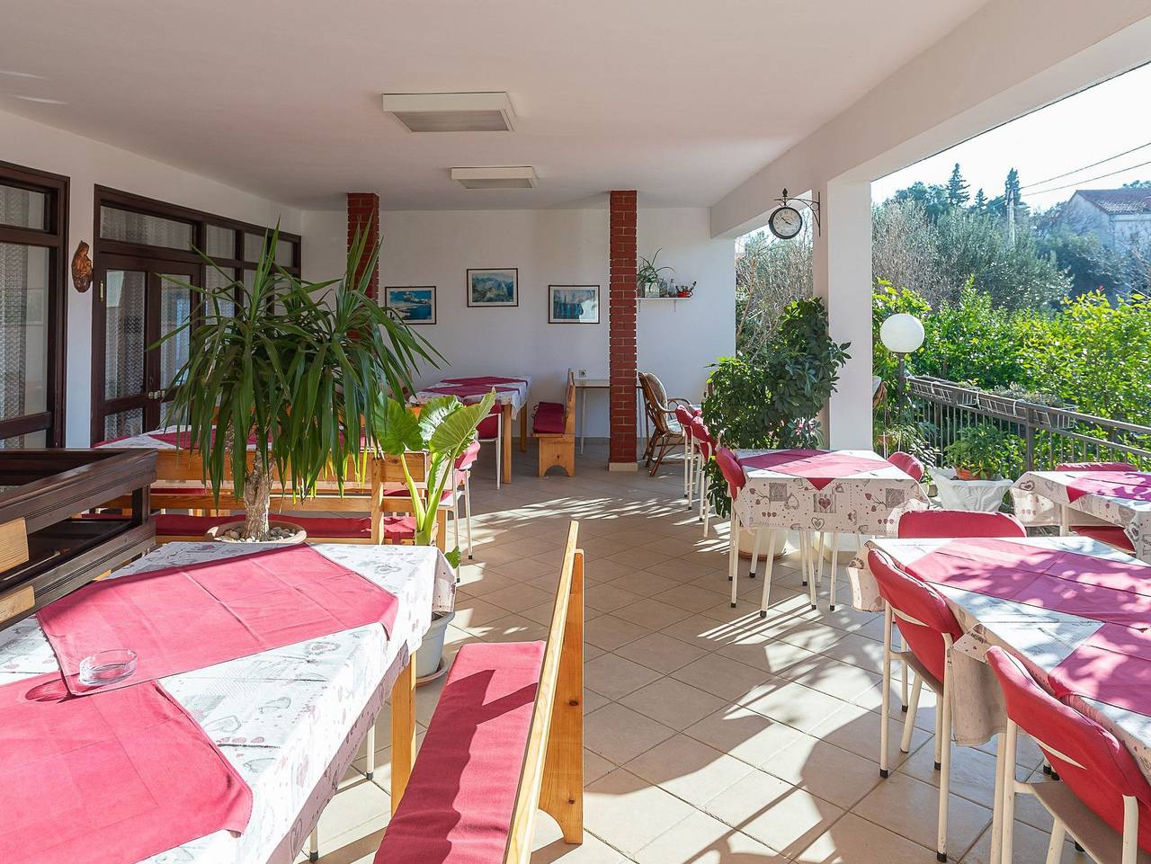 Ganze Wohnung, Tinka, Zimmer No 1  Apartment mit Terrasse, Parkplatz und K in Starigrad Paklenica, Starigrad