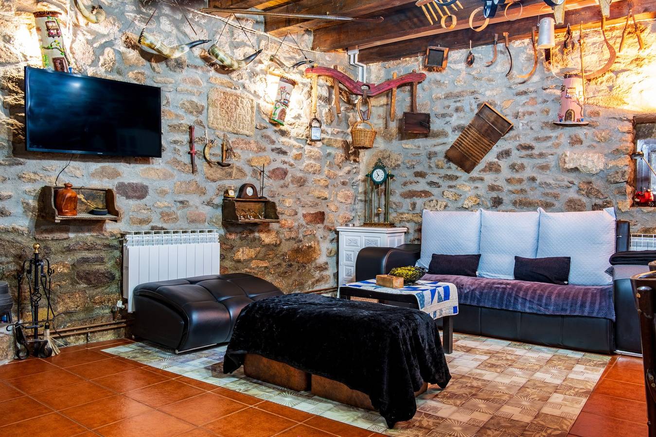 Country House 'La Plazuela De Mari I' with Private Garden and Wi-Fi in Pereña de la Ribera, Parque Natural de las Arribes del Duero
