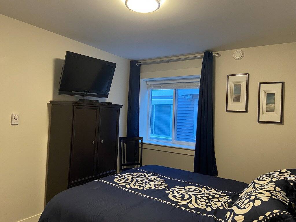 Hot tub, Pet Friendly + Monthly Discounts! Trails Nearby!\n in Nanaimo, Regional District of Nanaimo