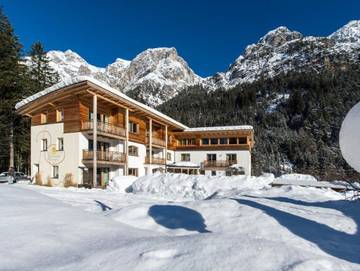 Ferienwohnung für 3 Personen, mit Ausblick und Garten in Brenner