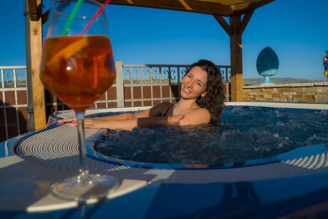 Villa eden luxury con piscina e jacuzzi in Villaggio Mosè, Agrigente