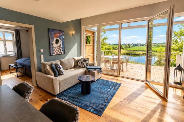 Ferienwohnung für 5 Personen, mit Balkon und Terrasse sowie Seeblick und Ausblick